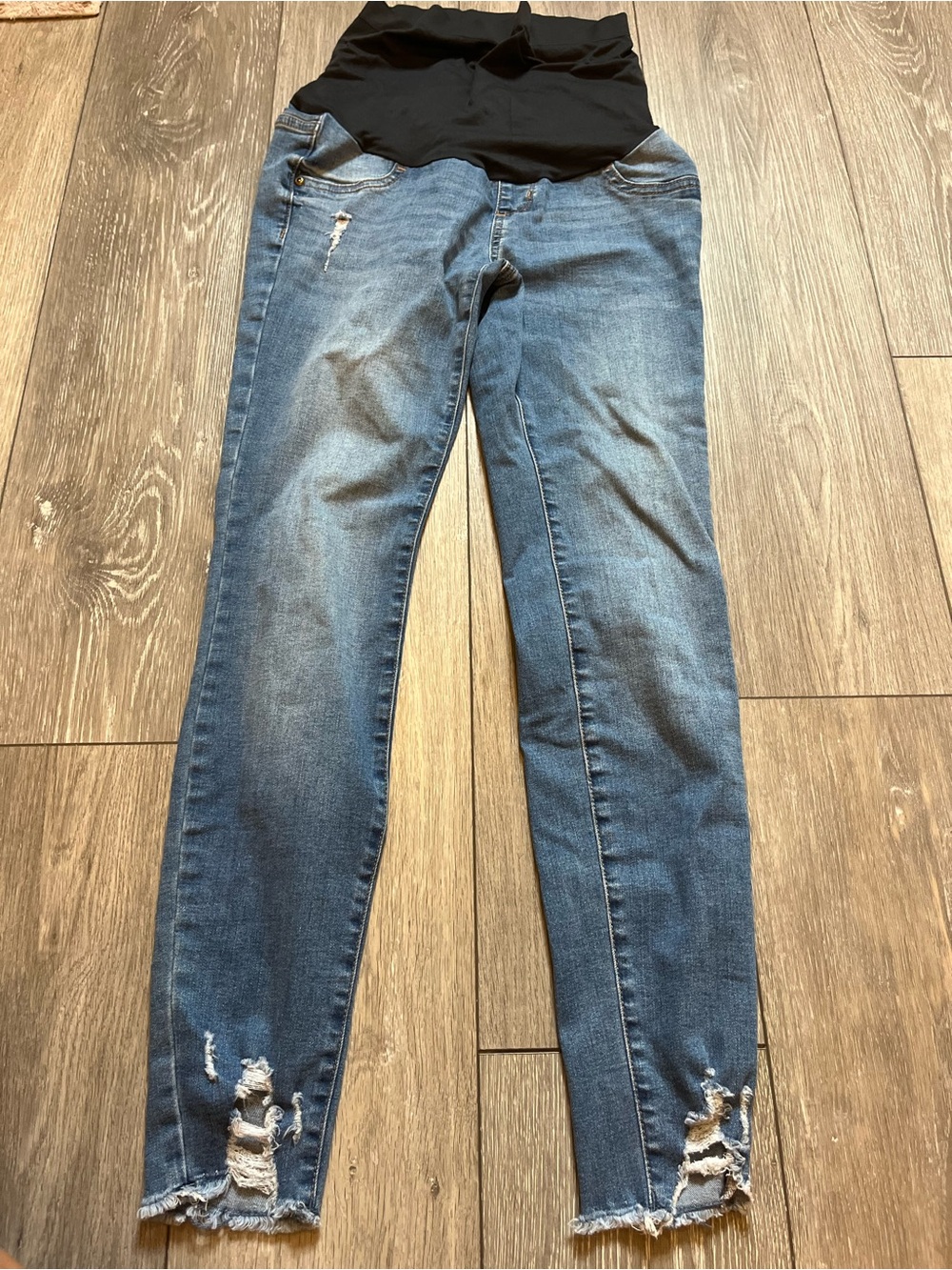 Women’s Distressed Sonoma Jegging Maternity Jean Size 4